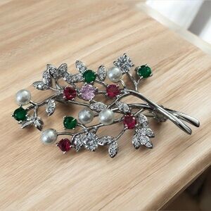 Beautiful Silver tone tree branch with rhinestones and faux pearls brooch new